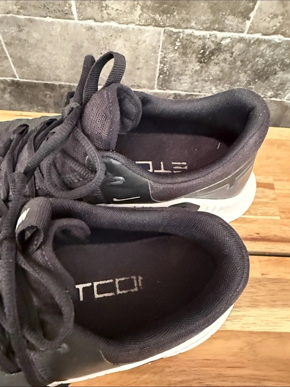 Nike Free Metcon 5 Black and White Men's Athletic Training Shoes size 10